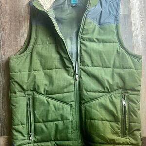 Cody James Green Quilted Vest with Blue Accents